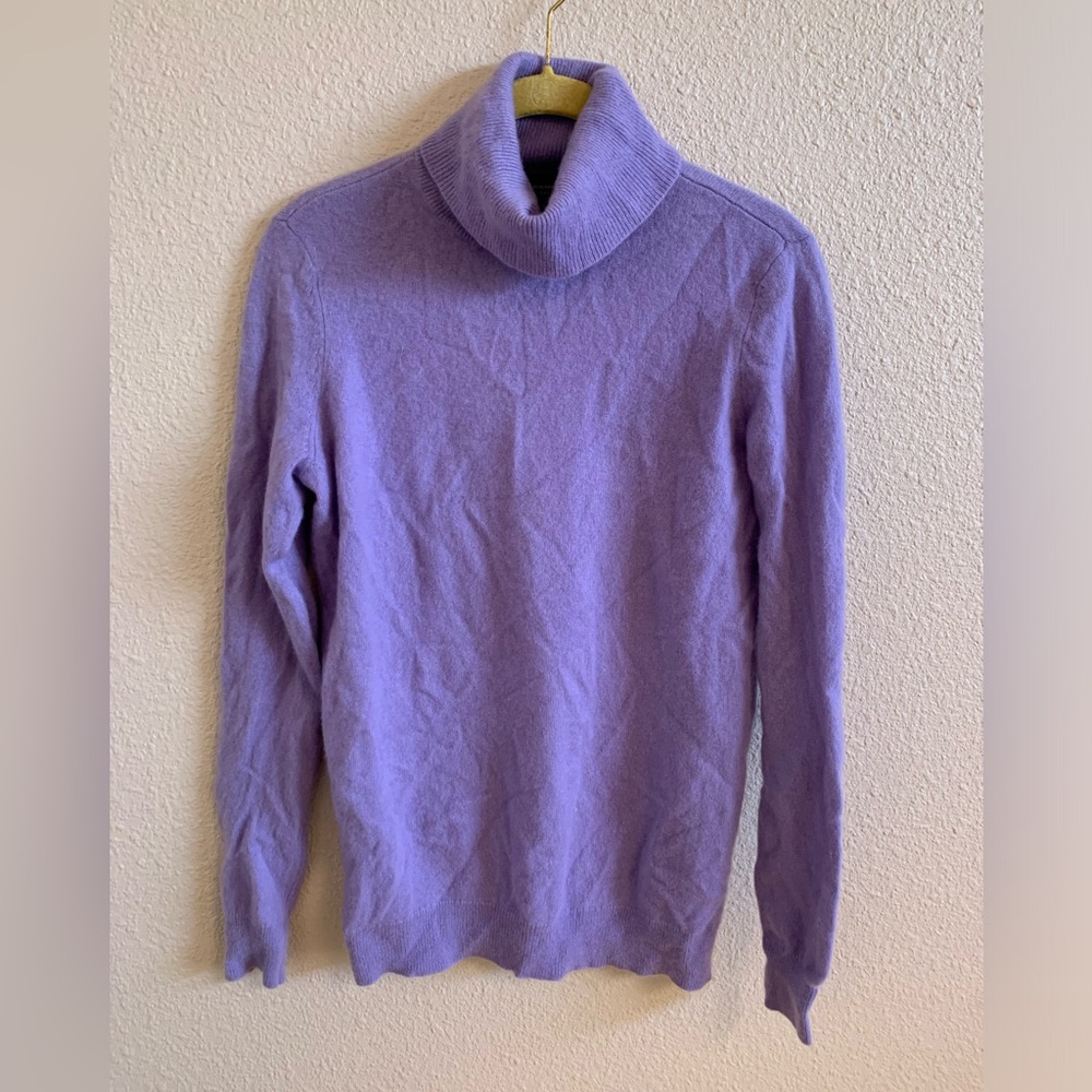 C by Bloomingdales Cashmere Lavender Turtleneck 🌴